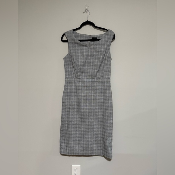 Ann Taylor Gray Plaid Sleeveless Sheath Dress 8 Tall Career Classic Academia - Picture 1 of 9
